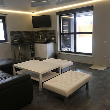 Royal Relax Guest House Khorodelets Екстериор снимка